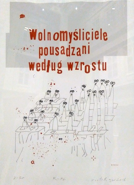 06-IMG 191328 -- Nie posiadamy się z radości również dlatego, że na wernisażu spotykamy starą znajomą, Agnieszkę, twórczynię legendarnej księgarni "Elf"
– <a href="https://photos.google.com/share/AF1QipPqi5ONmeYxQD6eph1re3nFaCrEatX4qZ33K8qdcLfDIZ_cWjWNBVnvbHCfviGElg/photo/AF1QipO8XUqT-BkiYhYM3AvRRB3PR8OvO3uf5FtAgjQx?key=a2hDckVIazdyYTdqWHpNdGJIaWxFOXBKZHhFeHRR" target="_blank">LINK</a>. Później, po wyjściu z Zamku, ulicą Podcienie wrócimy na Rynek. Obejrzymy ruiny wagi targowej i miejski pręgierz. Wejdziemy w ulicę Krętą, wiodącą do pozostałości murów miejskich. Wreszcie pogadamy we czworo nad herbatą, grzanym winem i gorącą czekoladą
w "Słodowni", przy południowo-zachodnim narożniku placu. Wkrótce w pubie pojawi się Jarosław. Kiedy my skierujemy się do "Totemu", Tomasz z Karoliną przeniosą się do sąsiedniego lokalu. Podczas (moderowanego przez Jarosława) spotkania dyskusyjnego będą próbowali odpowiedzieć na pytanie o perspektywy humanizmu we współczesnym świecie. Rzeczone spotkanie będzie wyglądało jakoś tak: <a href="http://www.dziennikgorski.type.pl/zdjecia/pojedyncze/IMG_191328.jpg" target="_blank">LINK</a>
[Fot. z telefonu]