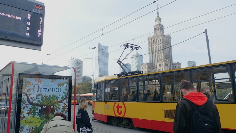 05-PA090090 -- Przy placu Defilad przesiadamy się do tramwaju